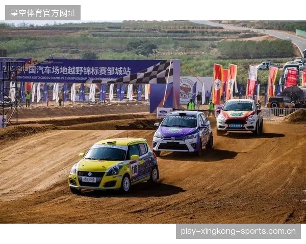 越野赛车在复杂路段进行测试，悬挂表现稳定